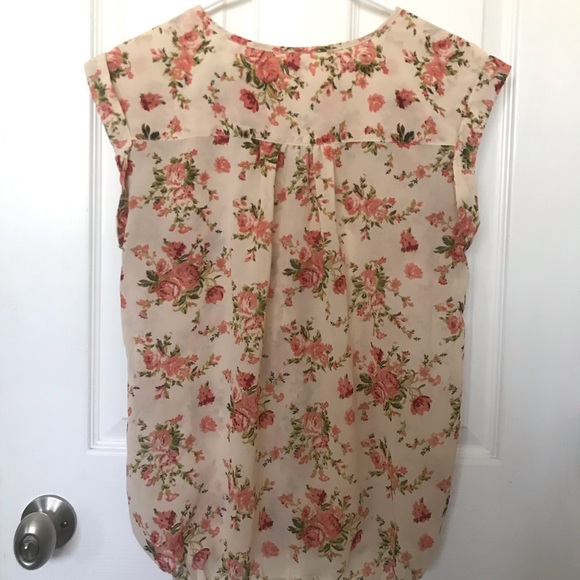 Rose pattern blouse - Picture 3 of 3